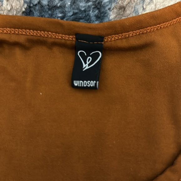 Tight fitted low cute brown top - Picture 2 of 4